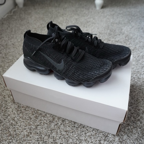 COPY - Nike Air VaporMax Flyknit 3 'Triple Black' 2019 - Picture 1 of 5